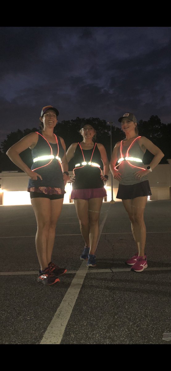 kimpossibleont1's tweet photo. 3 hilly miles with the girls.
Run Streak Day 119!!
ππΌββοΈππ½ββοΈππΌββοΈπ₯
_____
#owwrunagainstbullying #skirtsports #skirtsisters #womenwhomove #crazyclan #crazycompression #runstreak #runoutsideeveryday https://t.co/ztccS8r4hY