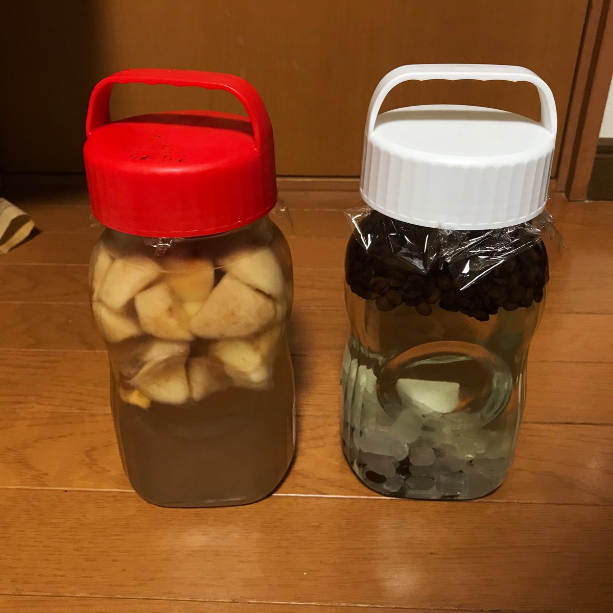 ねこ様クンカクンカ على تويتر 桃酒とコーヒー酒 桃酒 桃 500g 氷砂糖 300g ホワイトリカー 1000g コーヒー酒 コーヒー豆 110g 氷砂糖 110g オリゴ糖シロップ 110g ホワイトリカー 1000g 桃酒は初めて コーヒー酒は去年も作ったけど甘さが足りなくてオリゴ糖入れて