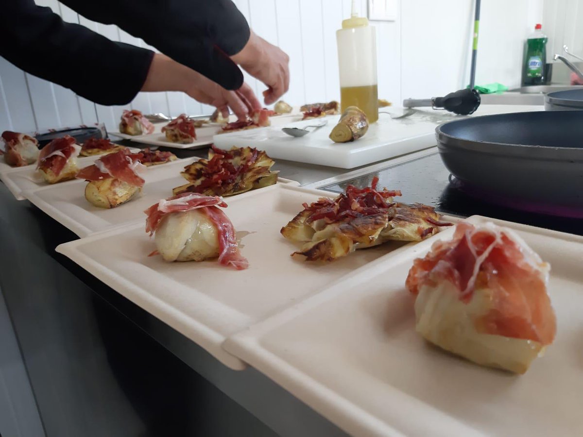 Nada mejor que demostrar en directo cómo se regenerar nuestros productos para convencer de la calidad de los mismos. Así lo hicimos hace unos días en las nuevas instalaciones de <a href="/cielodeboca/">Cielo de boca</a>.  
. 
#noticiasfoodVAC #foodVAC #quintagama #recetas  #cocinaalvacío