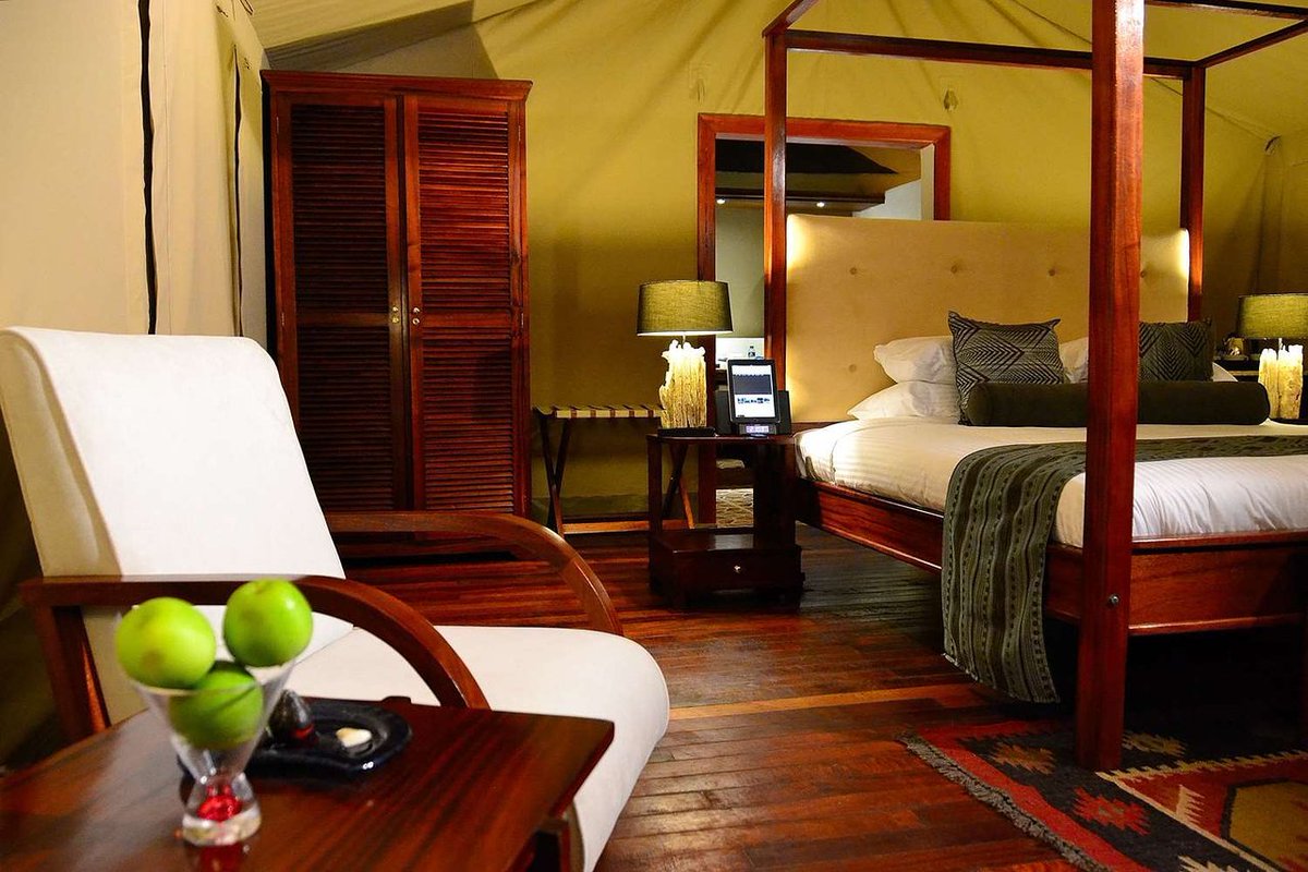 kibokoluxcamp's tweet photo. Kiboko Luxury Camp...Experience Rich African Luxury in total decadence. #luxuryretreatonthelake #theepitomeofluxury #SunAfricaHotels #WhyIloveKenya #magicalkenya https://t.co/kEJ2jtvIX6