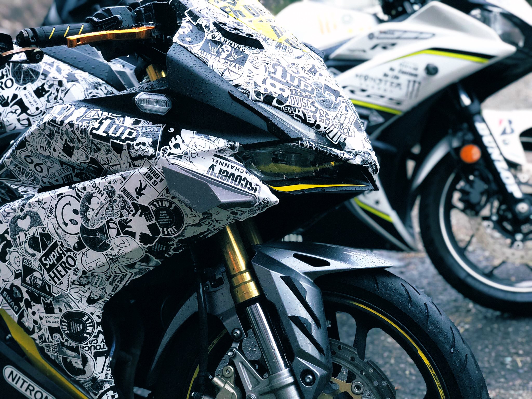 アキふみ 今更ながら 愛車紹介 ステッカーボム仕様の Cbr250rr Mc51 盆明けにカスタム控えてるけどとりあえず晒しとこー Cbr250rr Cbr250rr Mc51 ニダボ ステッカーボム T Co 8yfimpgq6t Twitter