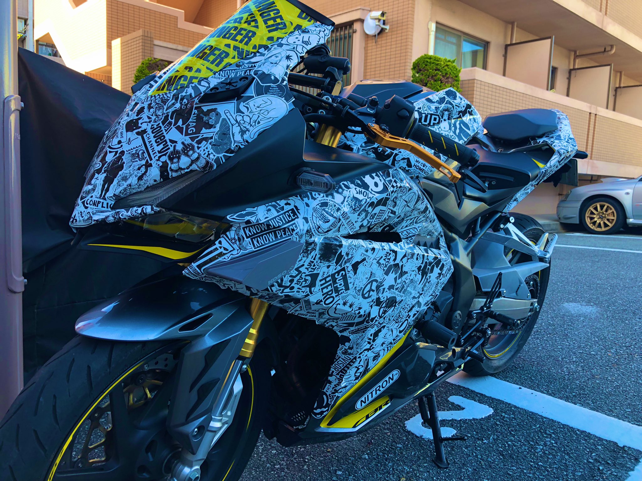 アキふみ 今更ながら 愛車紹介 ステッカーボム仕様の Cbr250rr Mc51 盆明けにカスタム控えてるけどとりあえず晒しとこー Cbr250rr Cbr250rr Mc51 ニダボ ステッカーボム T Co 8yfimpgq6t Twitter