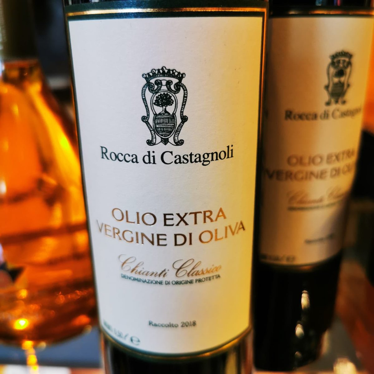CelinosDeli's tweet photo. Another one for the foodies! 😍

Extra virgin olive oil - 100% olives from Rocca di Castagnoli in Chianti. Don’t forget to pick up your bottle from the deli. #celinos #oliveoil #chianti #glasgowfoodies https://t.co/bHsIoW5iTb