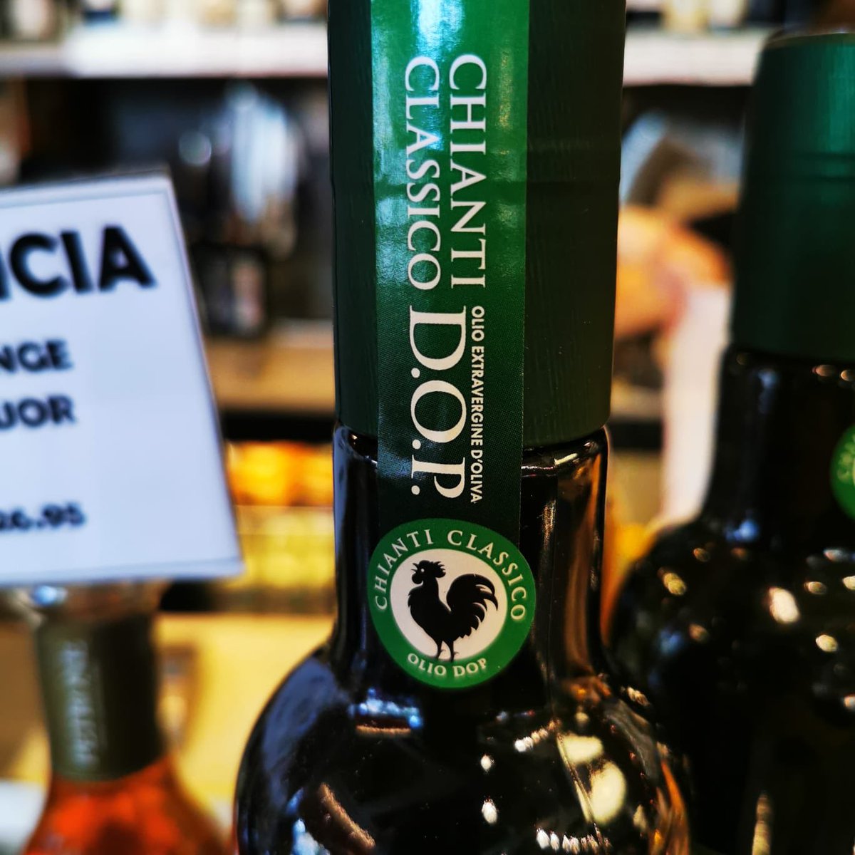 Another one for the foodies! 😍

Extra virgin olive oil - 100% olives from Rocca di Castagnoli in Chianti. Don’t forget to pick up your bottle from the deli. #celinos #oliveoil #chianti #glasgowfoodies