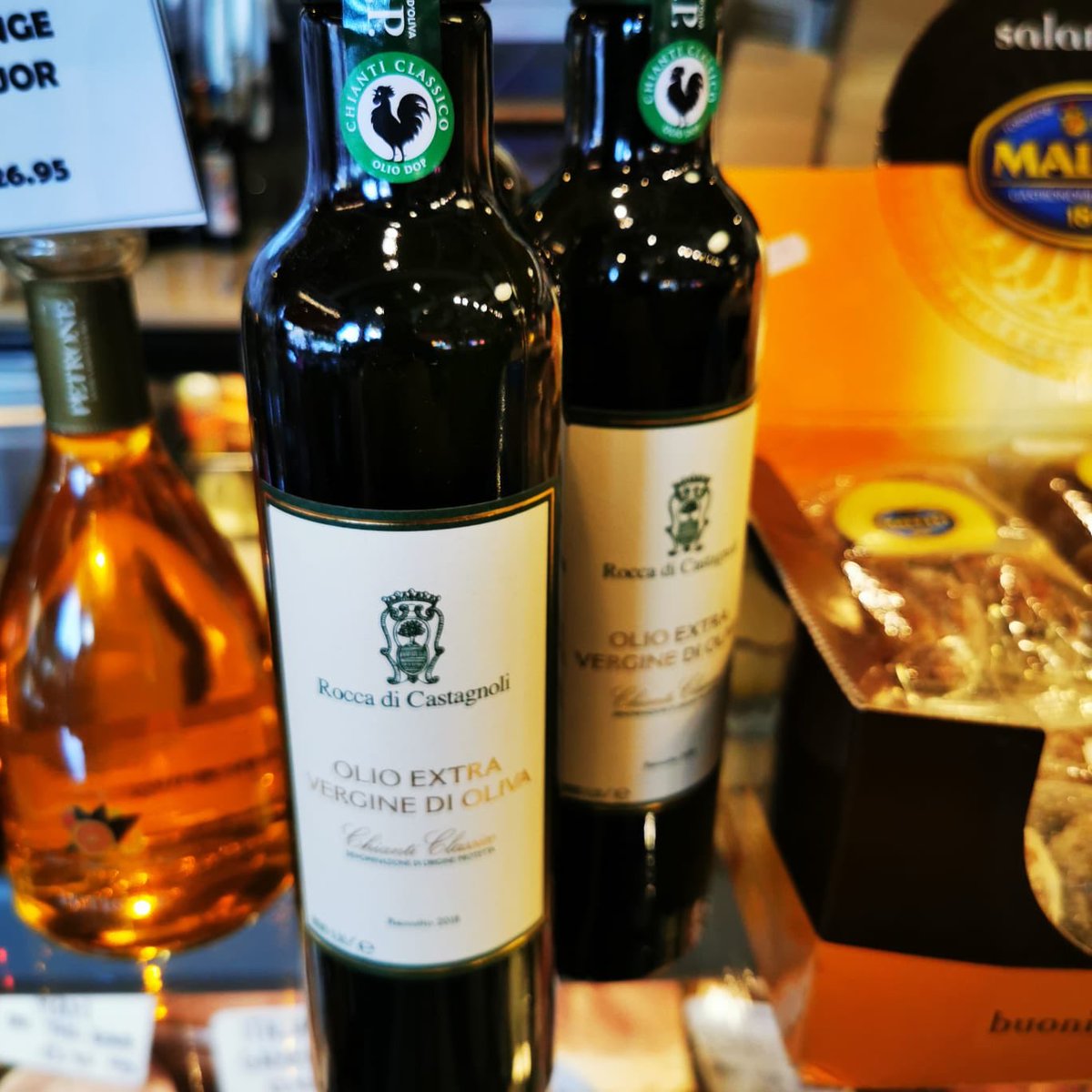 CelinosDeli's tweet photo. Another one for the foodies! 😍

Extra virgin olive oil - 100% olives from Rocca di Castagnoli in Chianti. Don’t forget to pick up your bottle from the deli. #celinos #oliveoil #chianti #glasgowfoodies https://t.co/bHsIoW5iTb