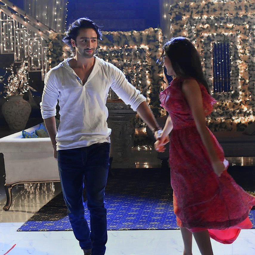 lostAngelzx's tweet photo. Gosh this is so Dreamy! 😍
Upcoming Romantic #MishBir ❤
#YehRishteyHainPyaarKe

@Shaheer_S @rhea_shrm
#ShaheerSheikh #RheaSharma https://t.co/I7B4EKH2zR