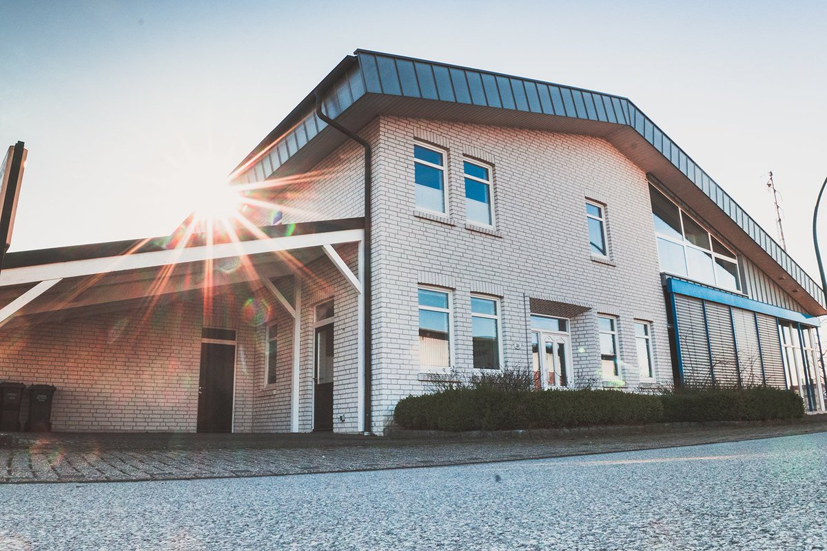 Rapid_Lan's tweet photo. Am Montag, dem 05.08.2019 hat uns die Bürgermeisterin von Velen, Frau Dagmar Jeske vor Ort im Rapid Lan Haus besucht.

Wir freuen uns sehr, dass die Stadt Velen so Gaming &amp; eSport begeistert ist.

Einen Artikel dazu gibt es auch: 
https://t.co/WRpu1gW7wa

#lanparty #velen #gaming https://t.co/6kCM206Xt6