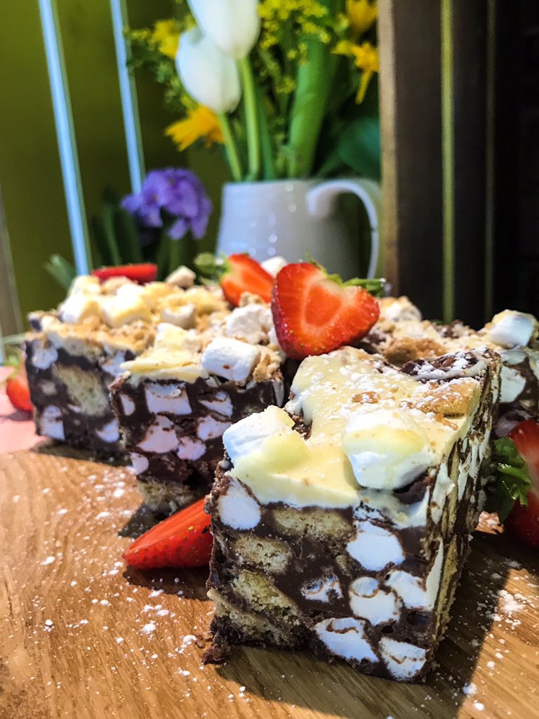 Lola Kosno tweet media