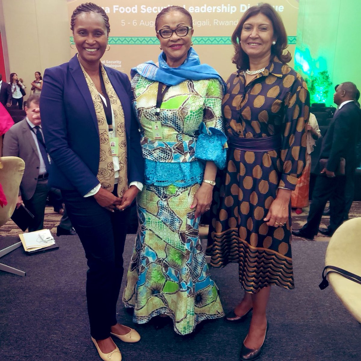 VerlaineDiane's tweet photo. Celebrating two extraordinary #Women🌺:

AU Commissioner @JosefaSacko and @FAO Deputy DG @MariaLenasemedo who are leading #Transformative work in the fields of #agriculture #innovation and food security in #Africa https://t.co/jiwP4b74UG