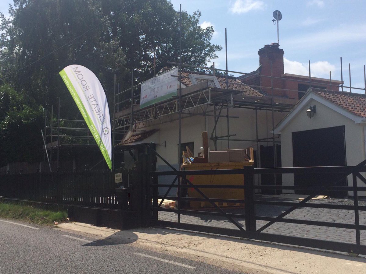 CreateRoom1's tweet image. We’re starting another loft conversion today on this stunning home in Ongar. 
create-room.co.uk 
#loftconversion #homeextension #loftstyle #wednesdayvibes #essex