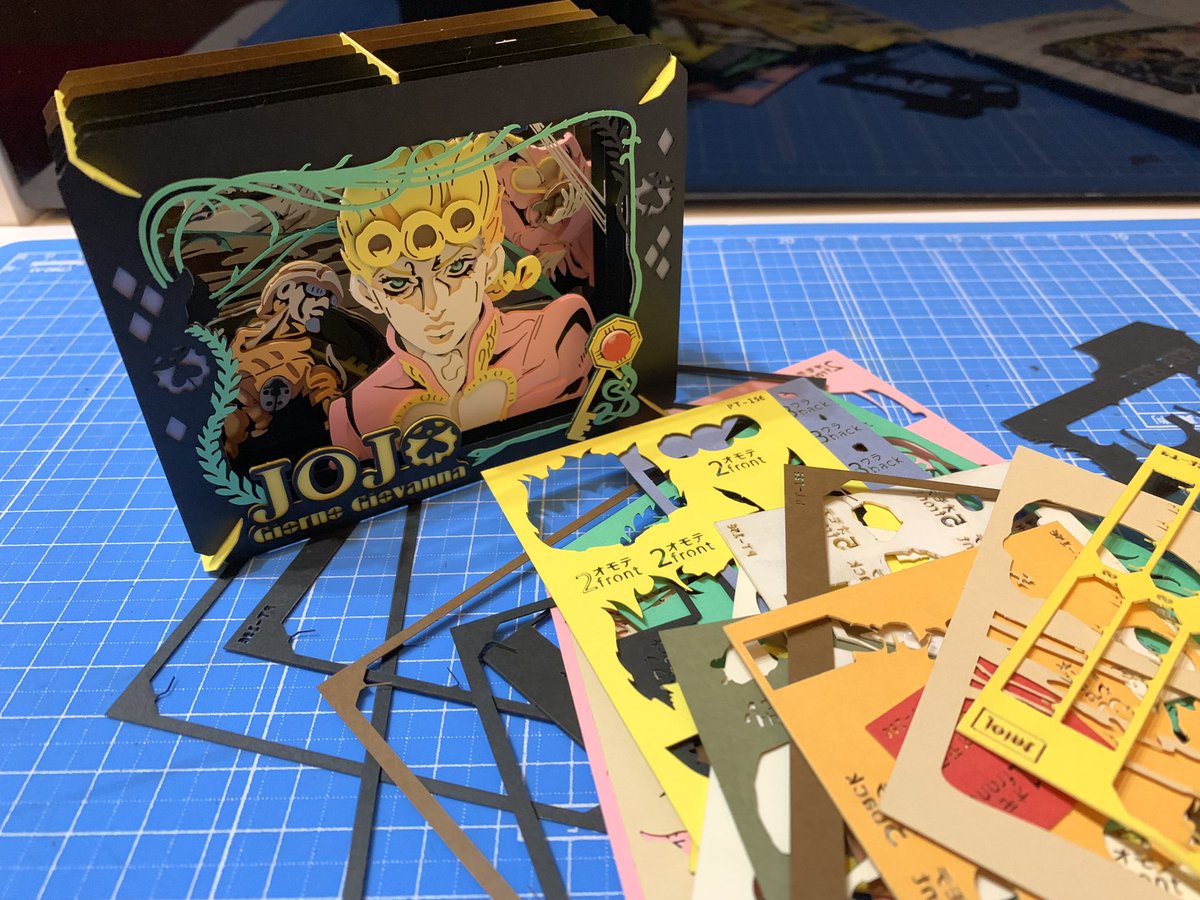 ザイツ トモハル ペーパーシアターの ジョルノ作りました パッケージみたことあるけど作ったことない人はぜひ ナイフとボンドでつくれて簡単だからストレス解消になるよ 完成しても無駄のないかっこよさぁっ ジョジョの奇妙な冒険