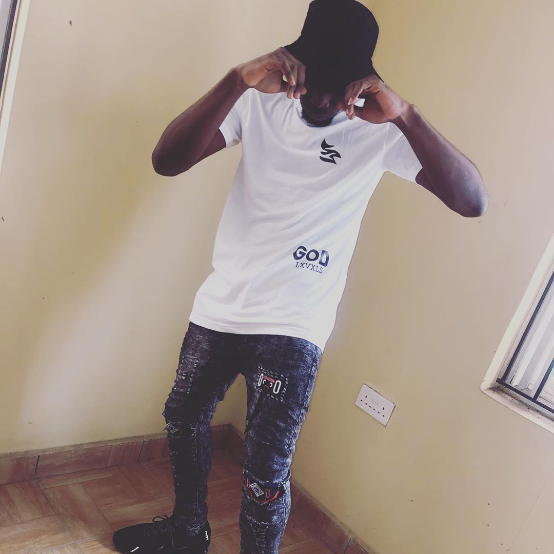 Godlxvxls's tweet photo. Different sizes, different colors.

Black and White tees!

Place orders now. https://t.co/QRh9BRaDMU
