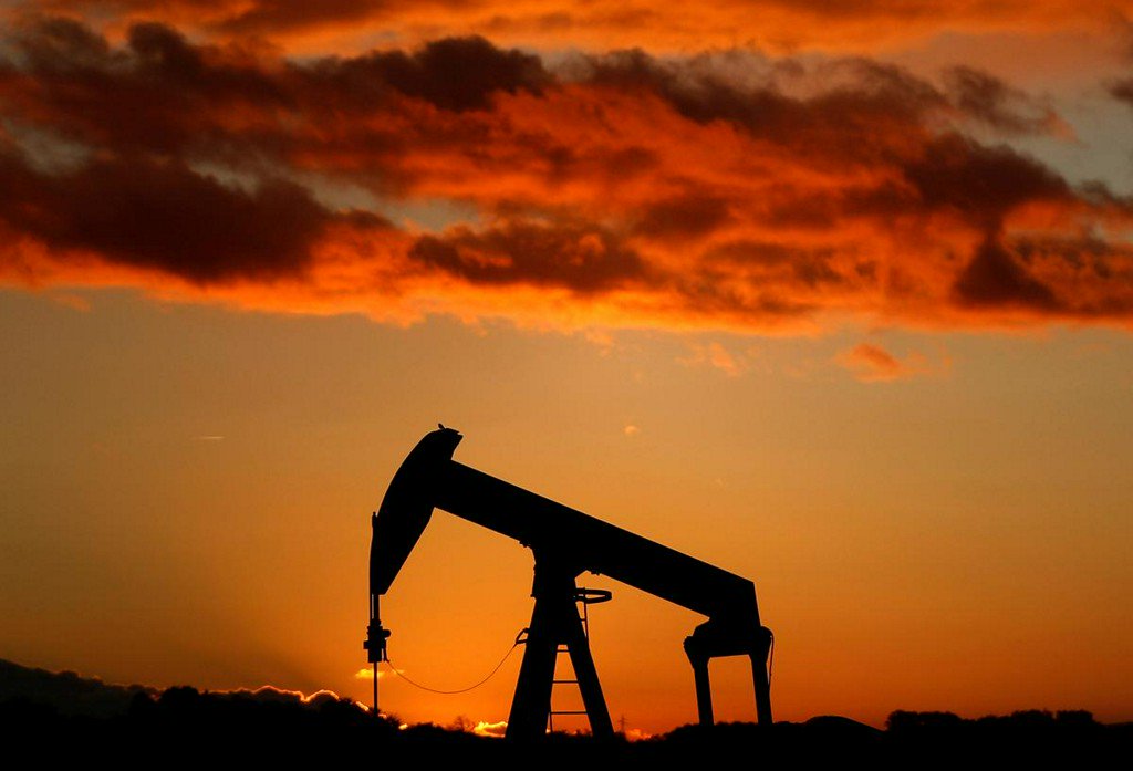 Oil sets new seven-month low on trade tensions reuters.com/article/us-glo…