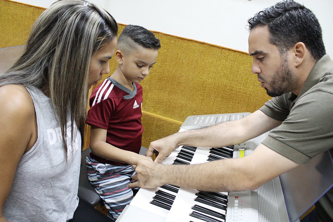Nuestro curso de ESTRELLITA para niños de 4 y 5 años de edad es uno de los más importantes de nuestra academia, aquí aprenderán a tocar teclado y a cantar con el aval de Yamaha music. 
-

#niños #planvacacional #teclado #maracaibo
