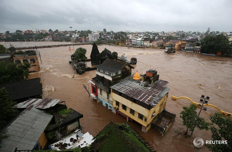 IndiaPhotos's tweet photo. Pictures: Monsoon fury https://t.co/ChC9E1JB4d https://t.co/zSMwMGTRRz