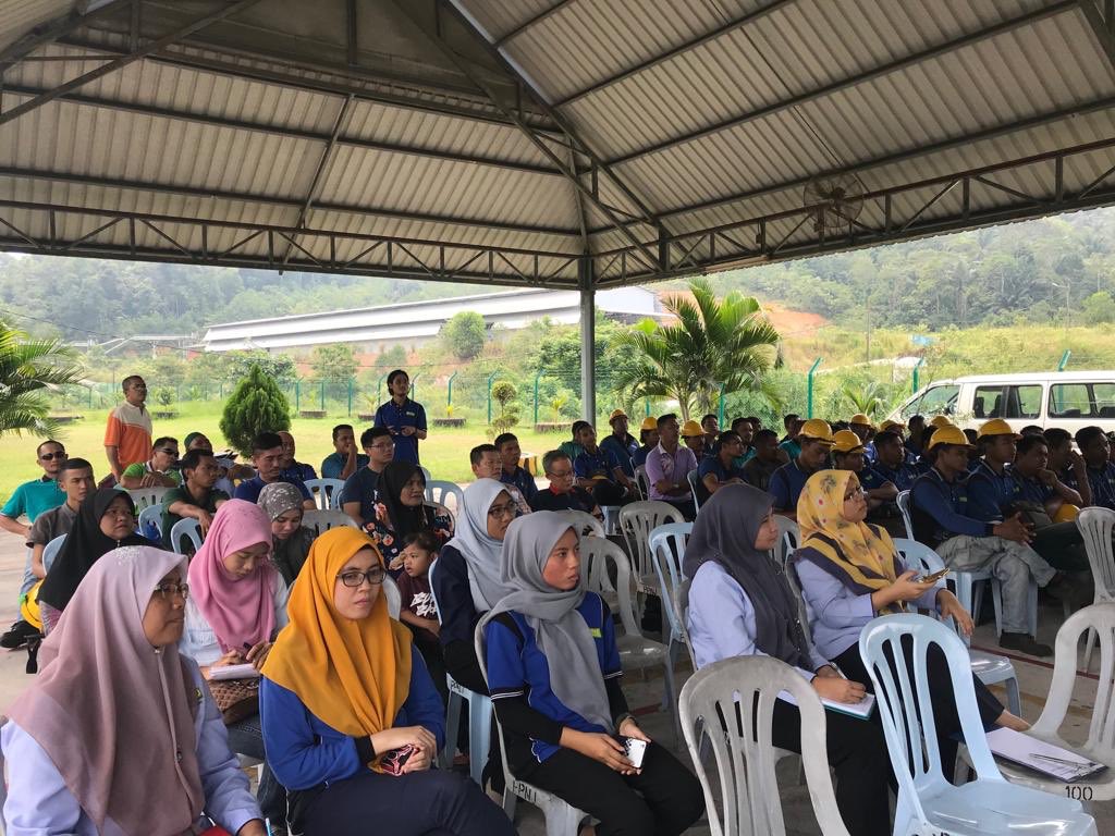 unclebat123's tweet photo. 3R Troopers @swmenvironment hari ini mempromosikan amalan Pengasingan Sisa Pepejal di Punca (PSDP)&amp;aktiviti kitar semula bersama pekerja di Kilang Sawit Pertubuhan Peladang Negeri Johor (PPNJ),Kahang,Johor

Semoga perkongsian ini dapat dipraktikkan bersama dalam menjaga bumi kita https://t.co/drDPTbuiPJ