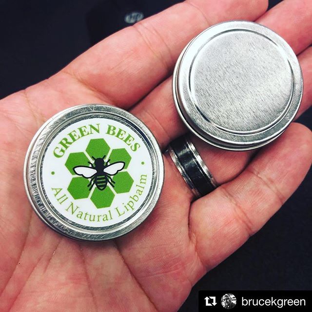 #Repost <a href="/brucekgreen/">BRUCE K. GREEN</a>
・・・
Have a couple goodies I’m putting to use today. One is an all natural lip balm and the other is an all natural salve. One for dry lips and one for a burn on the arm. <a href="/greenbeesnc/">Green Bees</a> <a href="/bfgreen/">Brian 🔑</a> #bees #greenbeesnc #greenbees #allnat… bit.ly/2TeeUnn