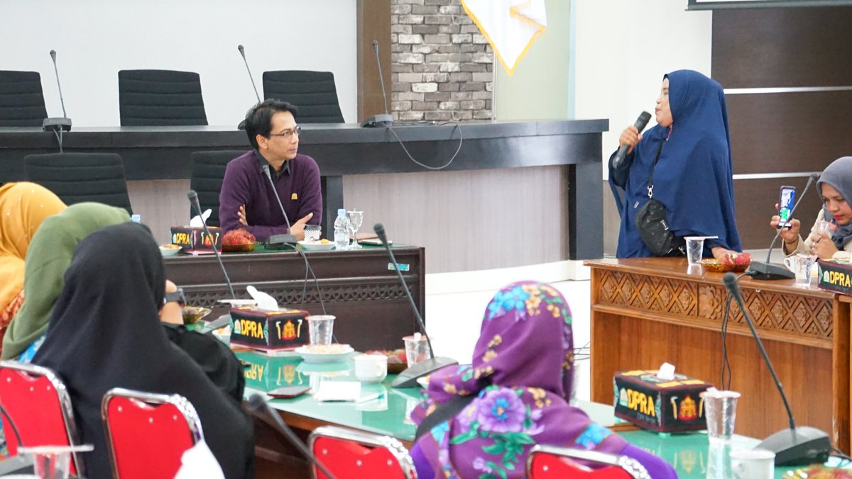 Wakil Ketua II DPRA, T. Irwan Djohan, ST agendakan Audiensi di Ruang Serbaguna DPRA, Rabu (7/8) bersama elemen Masyarakat Aceh yang peduli dengan peningkatan taraf perekonomian perempuan di Aceh khususnya ibu-ibu janda.