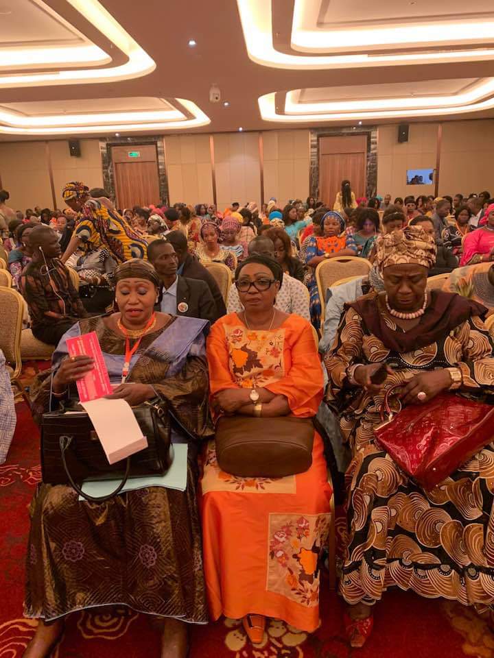 ConstitutionGN's tweet photo. Après la #CODENOC les #femmes de #Guinee se concertent et disent #OUI à la nouvelle constitution. C'est à l'instant a l'hôtel Kaloum. @amara__sompare @DAMALCAM @AlphaCondePRG @domani_dore @kalloibrahima89 @barrymotigui @InfoComGN https://t.co/HOMWH05QBy