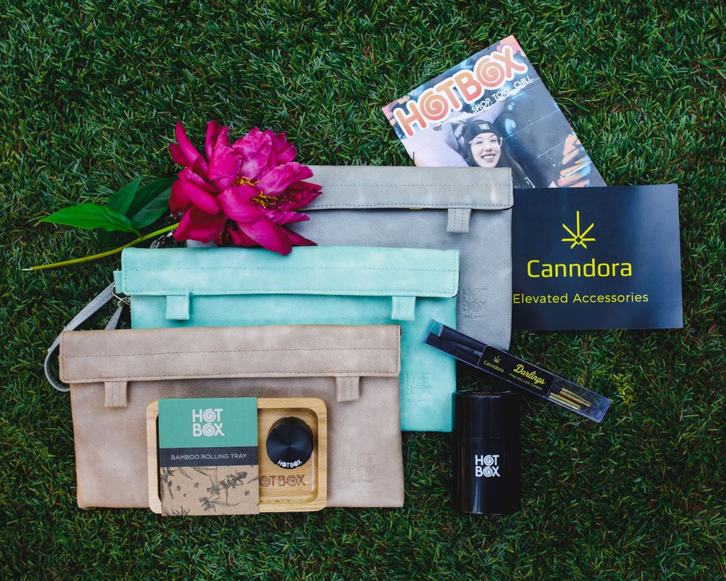 canndoraclub's tweet photo. What's better than a gorgeous, smell-proof clutch? One that's vegan and cruelty-free of course! Get yours now as part of Canndora's Hotbox Edition! https://t.co/YXo5s8QfkP
#HotboxEdition #CanndoraClub #CrueltyFree https://t.co/Y2gXd5RGyB