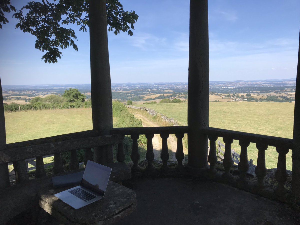 SOS_redac's tweet photo. L’open Space comme je l’aime https://t.co/86mU6WIAPa