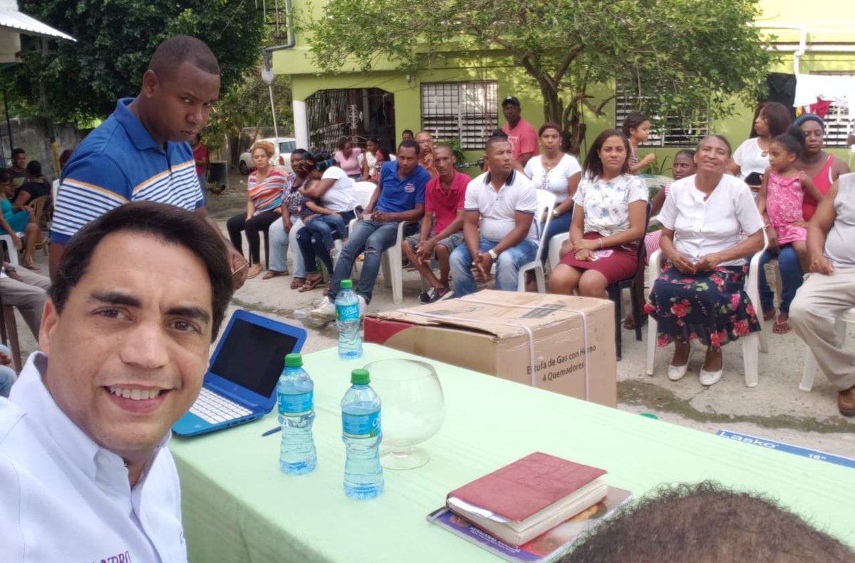 LeandroNuevaGen's tweet photo. En LA CARRETERA VIEJA DE SABANA PERDIDA se siente el entusiasmo y están sumados al proyecto que representa a la mayoría en SDN A 1000 CON LEANDRO ALCALDE, para convertir este territorio en tierra de oportunidades para todos.
#LeandroAlcaldeSDN 
#ElCambioALaNuevaGeneracion https://t.co/TIDHKKccKs