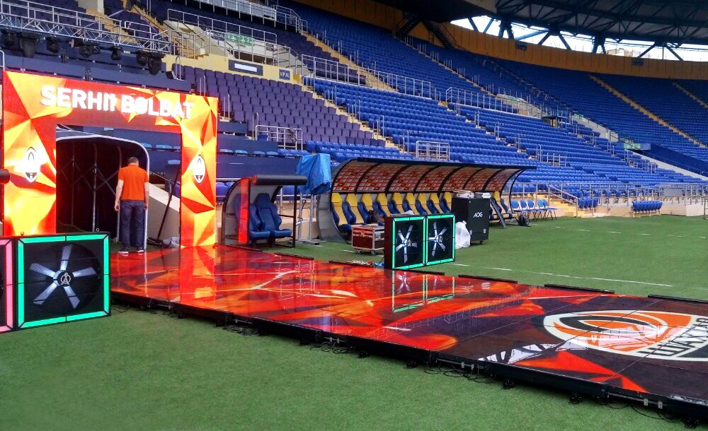 Exclusive designed LED screen installation with a full outdoor LED floor was welcoming Ukrainian Premier League Champion FC “Shakhtar” during the award ceremony. Thanks to Platforma company for this outstanding project.
#EKTALED #LEDscreen #LEDdisplay