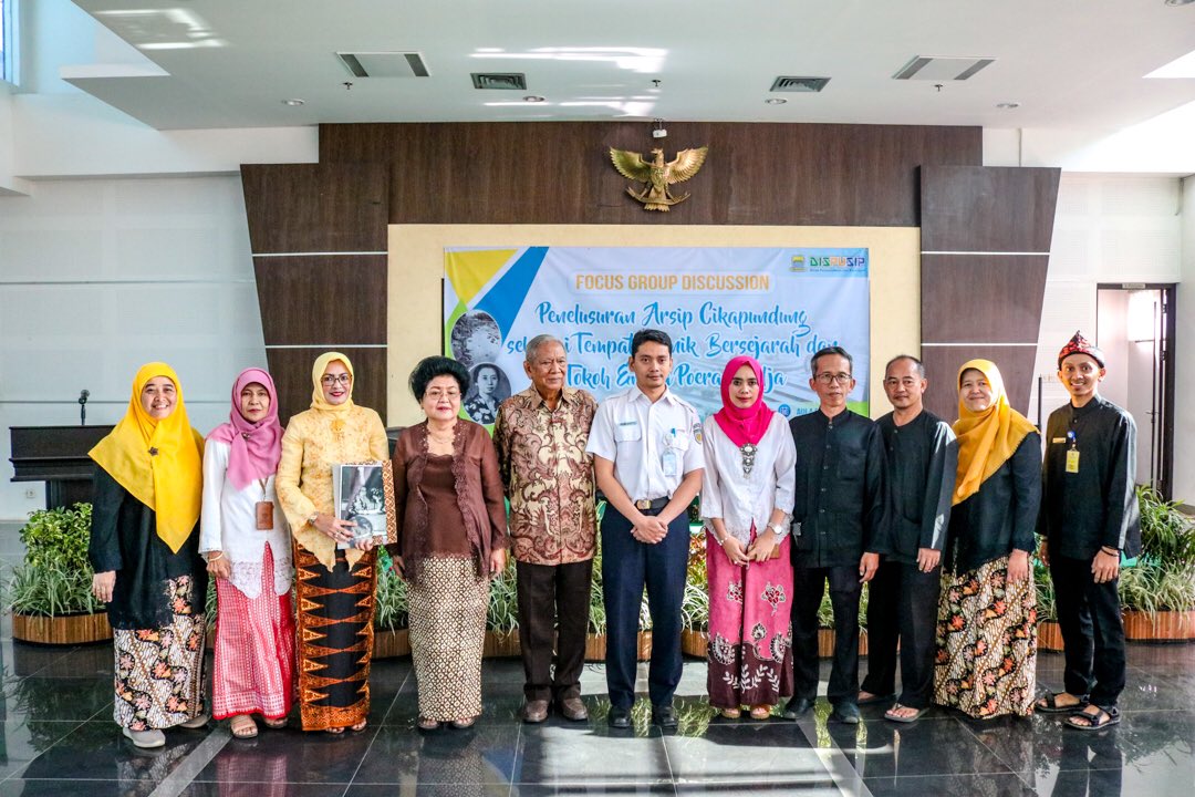 bdgdisarpus's tweet photo. Acara hari kedua Forum Group Discussion Kearsipan dengan Tema “Penelusuran Arsip Tokoh Emma Poeradiredja” 7 Agustus 2019. https://t.co/7JJ4YSYPdQ