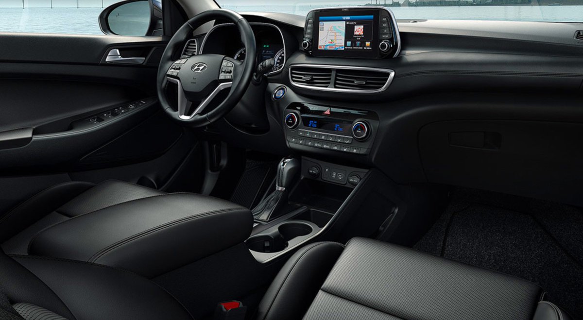 FerrolMotor's tweet photo. La pasión del rojo o la elegancia del negro 🤔, ¿con qué color te quedas para el interior del #Hyundai #Tucson ❤️🚘? https://t.co/ra3vZMGaDS