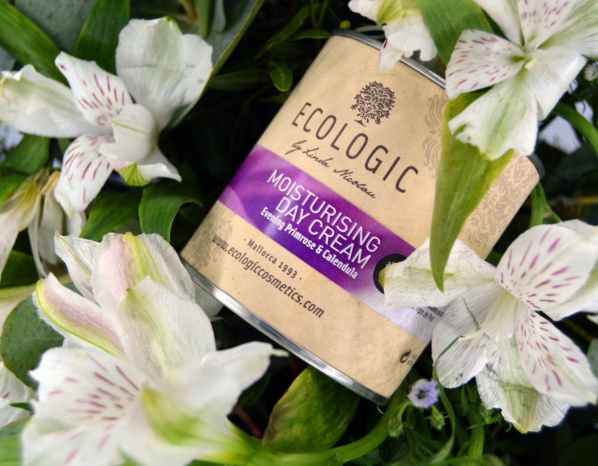 Ecologicspa's tweet photo. Nuestra crema hidratante de día cuenta con una formulación a base de caléndula y onagra que protege la piel de las agresiones externas. Además la suaviza y acondiciona. Se trata de un producto con un 97% de ingredientes eco certificados, 100% natural y vegano. https://t.co/EApveFGzRI
