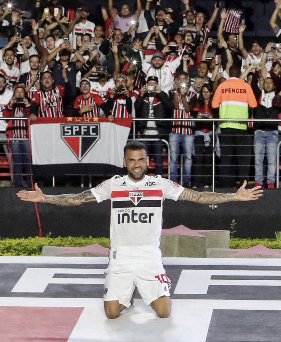 433's tweet photo. 🔙🏠 @DaniAlvesD2 https://t.co/2aje11I4aD