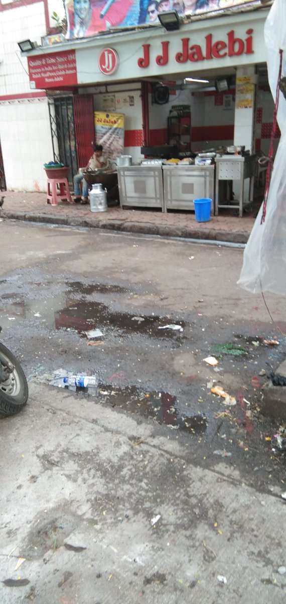 MumbaiMarshall's tweet photo. #whereismyfoothpath
I think D ward has given this footpath on rent to this shop owner. Where shld pedestrian walk
Location: J.J.Jalebi below Royal Cinema M.S.Ali rd Mumbai 08
@mybmc @mybmcwardD @mcgm @ivmahadeshwar @mybmcSWM @CMOMaharashtra @AUThackeray @KhabreinE https://t.co/yJTvaSBY3u