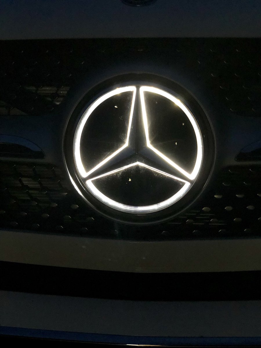 AmandaJZaremba's tweet photo. Life’s too short to drive a boring car. Back in the Benz family again and loving it. @MercedesBenz #GLE2020 #featuresfordays https://t.co/oVFforCpw2