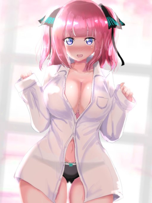 あんたのシャツって結構大きいのね……
#五等分の花嫁 #中野二乃 