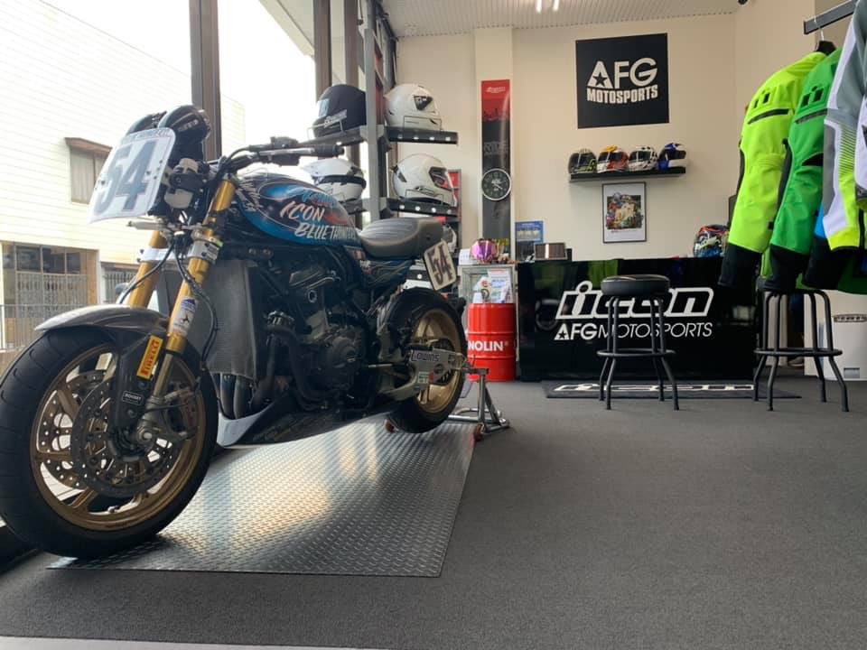 tetsugo1025's tweet image. ICONブランドのAFG MOTOSPORTSさんにZ900RSパイクスピーク号とトロフィーが展示されます😄

是非一度観に行ってください😊 谷和原インターすぐ❗️ shop.afgmoto.com/html/page1.html

土曜日は僕も遊びに行きます！動画でコース解説😄

そうだ、AFGに行こう❗️😆

#z900rs #ppihc #iconmoto #afgmoto