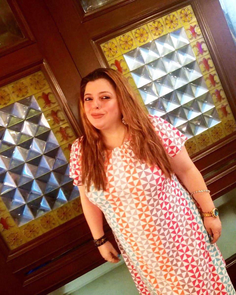 IamDelnazzIrani's tweet photo. Clothes aren’t going to change the world, the women who wear them will and this beautiful dress from #Afamado makes me feel fabulous 🥰💖 For all the ladies that want to try out some plus size fashion, this one is #RecommendedByD 😉😘 https://t.co/XCDMQiKDd5