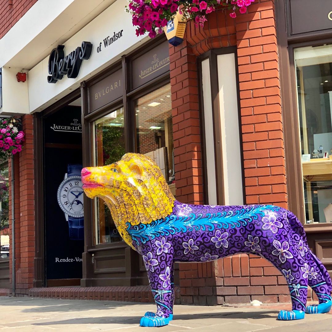 BerrysJewellers's tweet photo. Berry’s ‘Diamond Empress’ Lion has arrived!🦁Designed and created by @anna_kompaniets, it features Queen Victoria’s favourite flower Amethyst- Berry’s signature colour and a clock inspired by the clock in Windsor Royal Station created in 1897, the same year Berry’s was founded 💎 https://t.co/mIvmOyeL1J