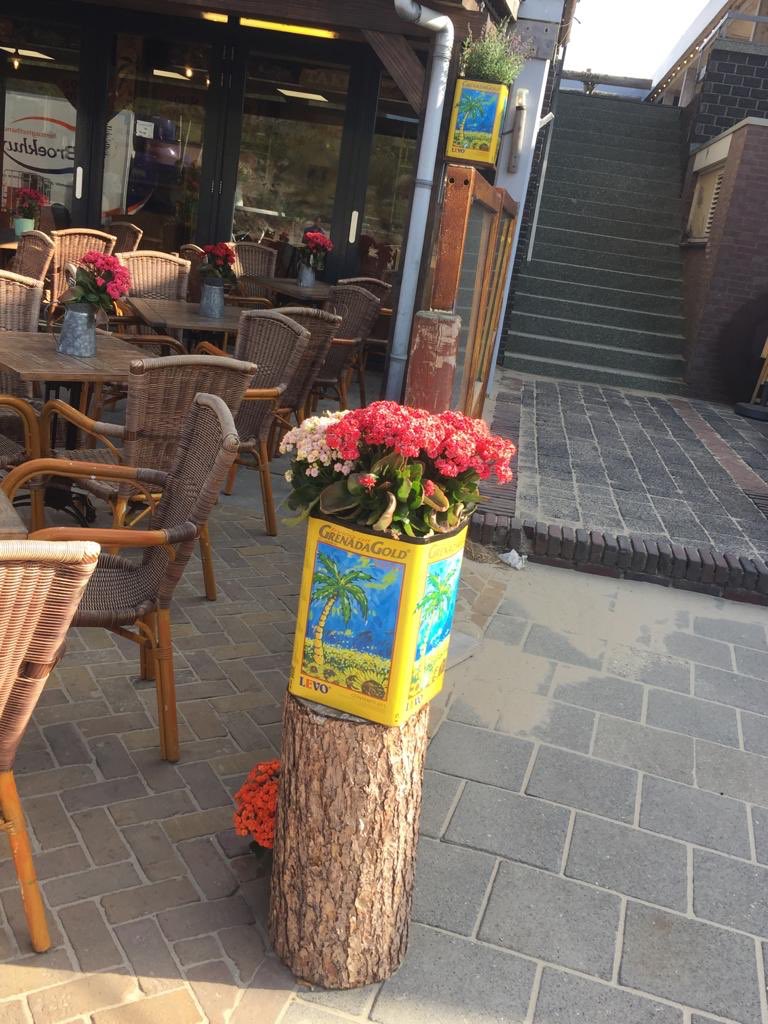 LEVObv's tweet photo. π»πΌ Zon, zee en strand @Noordwijk! En prachtige bloemen decoraties gespot in Grenada Gold Frituurolie blikken!
πΌπ»
#Noordwijk #Creatiefbezig #GrenadaGold
#LEVO #Familiebedrijf #Sinds1916 #Olie #Frituurolie #Sauzen https://t.co/Exrr6Q8t06