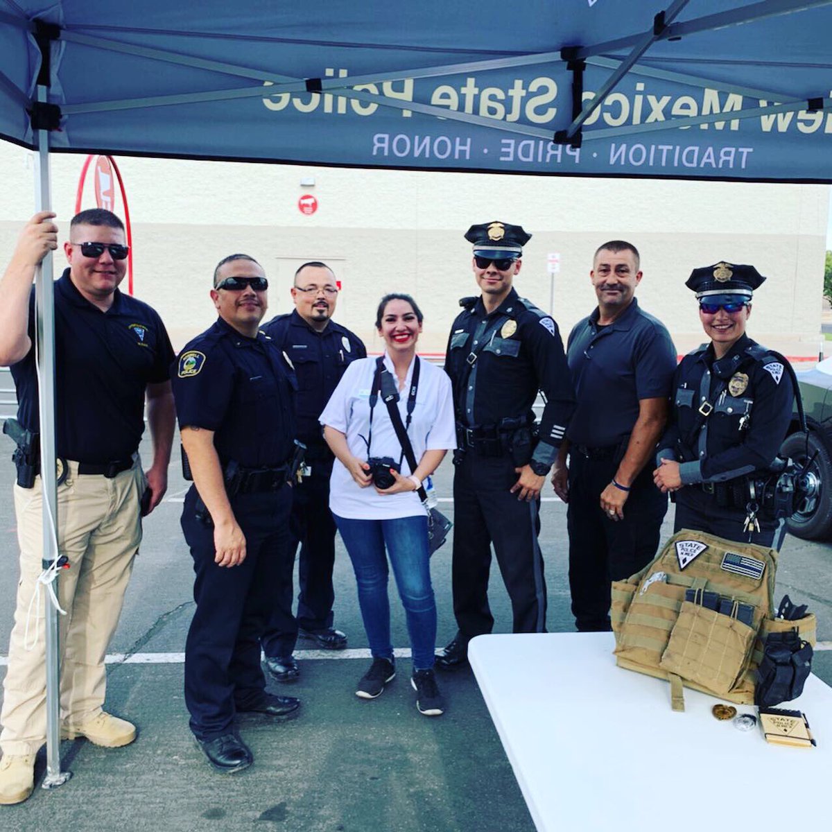 DCNJ1234's tweet photo. Roswell AT&T location owning the community during the National Night Out event... Partnership, Community, First Responders, Team, Awareness= Successful Event! #nmcoaboveyourlevel #southwestwins #NNO #roswellnewmexico #Firstnet https://t.co/HYtXTLvaa5