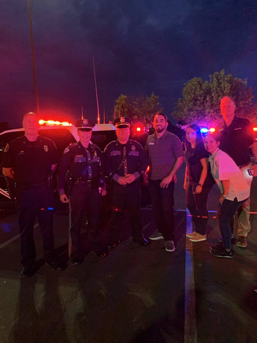 DCNJ1234's tweet photo. Roswell AT&T location owning the community during the National Night Out event... Partnership, Community, First Responders, Team, Awareness= Successful Event! #nmcoaboveyourlevel #southwestwins #NNO #roswellnewmexico #Firstnet https://t.co/HYtXTLvaa5