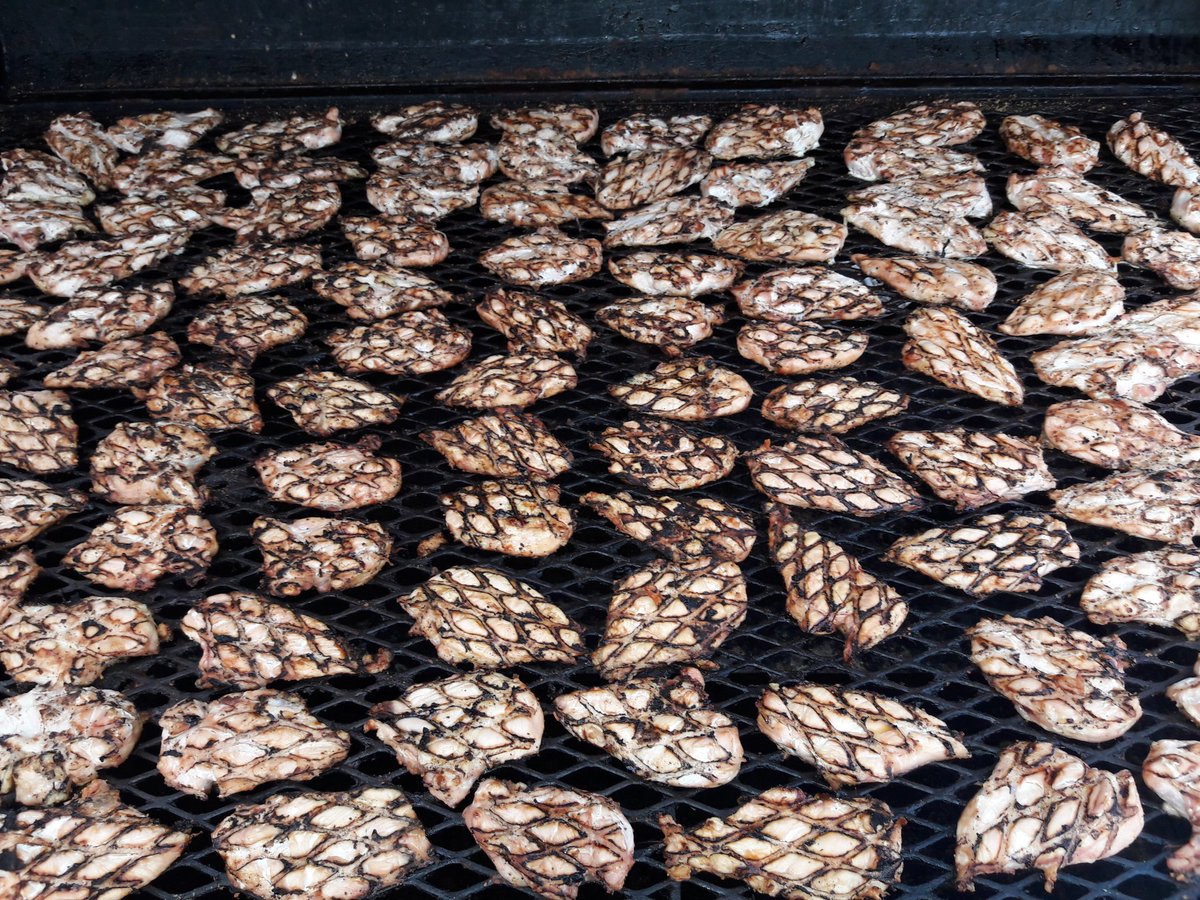 ZacHawk42's tweet photo. Shots From the Smoker
Chicken Cutlets, Smoked Hamburgers, Chicken Breast and Potato Chips.
#BBQ #BBQLIFE #AFewHoursToGo https://t.co/Tnz0AbtKDr