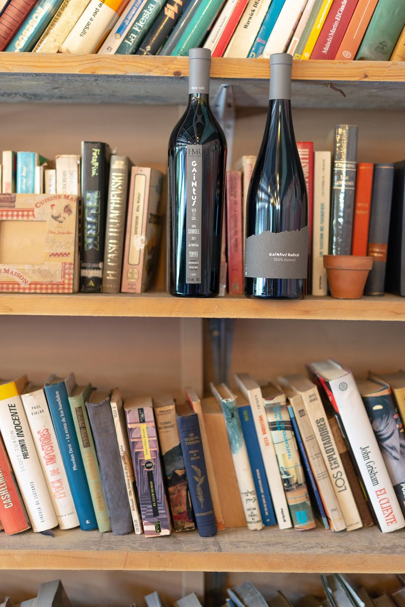 ¿Quién ha dicho que los vinos tintos no son para el verano?Desde hace algunos años, Josep Queralt, enólogo de <a href="/montrubi/">MontRubí</a> en la <a href="/dopenedes/">DO Penedès</a>, se alza con una variedad tinta emblema: la #Sumoll. Aquí os la dejamos en 2 versiones:#Gaintus #Radical y Gaintus #Vertical. (Ligero y maduro)