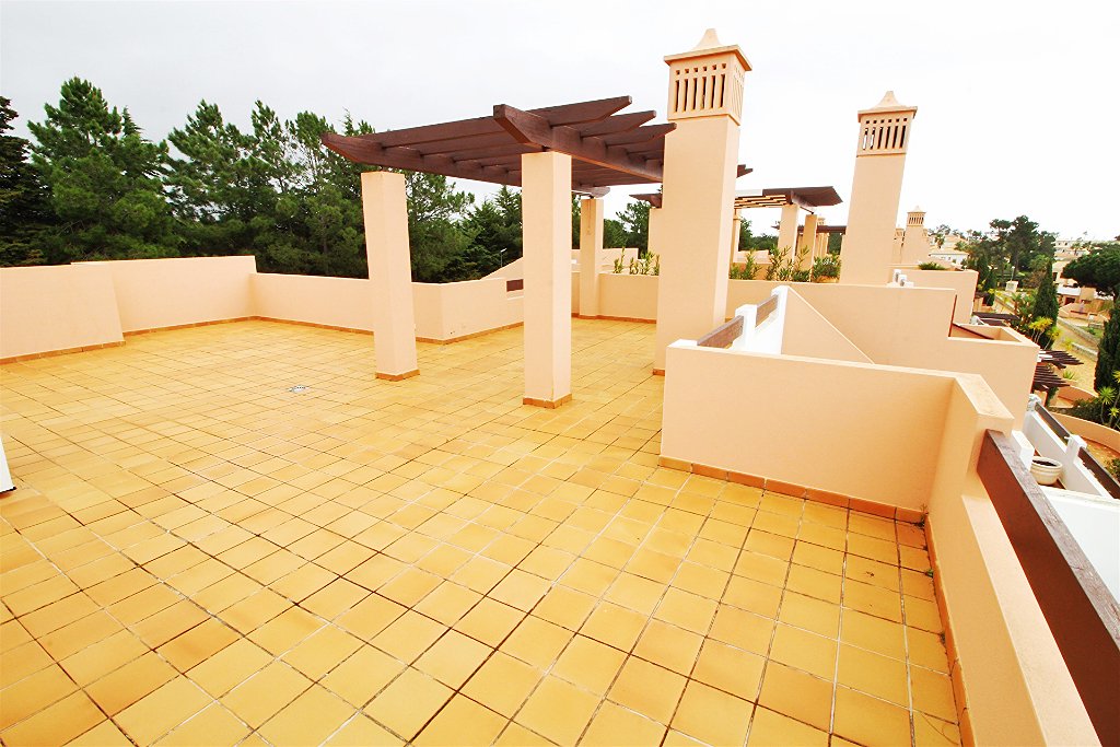 PTPropertyShow's tweet photo. A centrally located first-floor apartment on the increasingly popular Vila Sol Golf Resort, a place where properties are in high demand and values have increased consistently in recent years🌺🌳☀️

295,000€ | https://t.co/sVXXXc63YV

#Modern #HolidayHome #RealEstate #Portugal" https://t.co/fbBuJGlMds