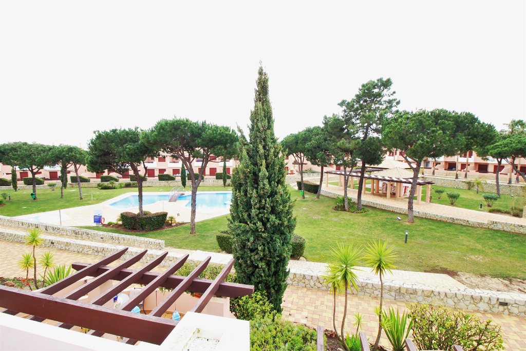 PTPropertyShow's tweet photo. A centrally located first-floor apartment on the increasingly popular Vila Sol Golf Resort, a place where properties are in high demand and values have increased consistently in recent years🌺🌳☀️

295,000€ | https://t.co/sVXXXc63YV

#Modern #HolidayHome #RealEstate #Portugal" https://t.co/fbBuJGlMds