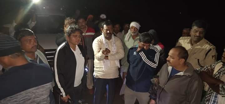 MallappaSwadi's tweet photo. @JanataDal_S ಯಡಿಯೂರಪ್ಪ ಹೋದರೆ ಏನಾಯಿತು ನಮ್ಮ ನಾಯಕರು ನಮ್ಮ ಜೊತೆಗೇ ಇದ್ದಾರೆ. https://t.co/QsUnzG8bq5