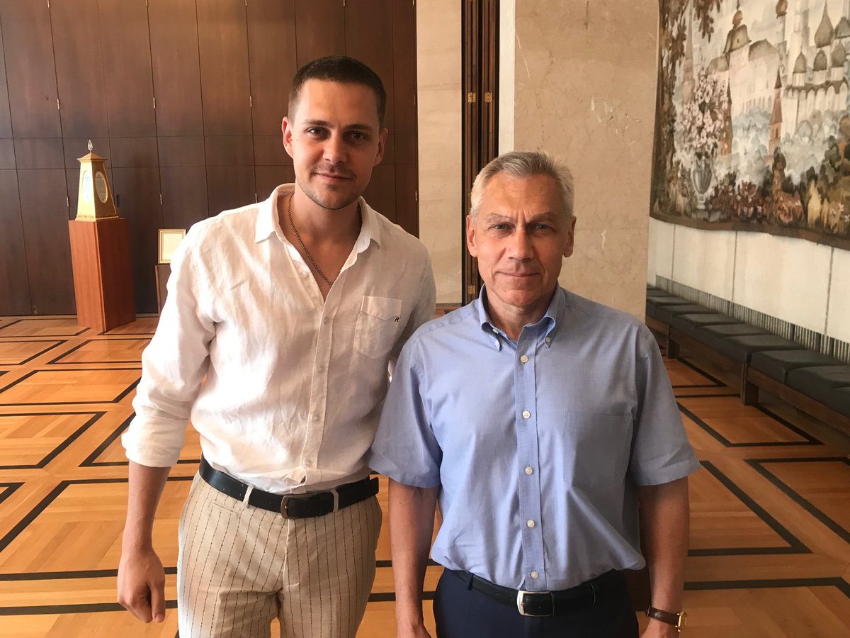 ABocanHarcenko's tweet photo. Драго ми је што смо се упознали с Милошем Биковићем, сјајним српским глумцем који је много вољен у Русији. Сад је за њега инспирација заједничка историја наших земаља. https://t.co/tgjbyulqc7