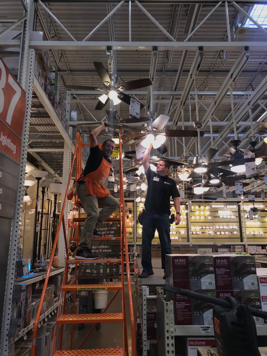 markmet2720's tweet photo. And the light is up ,nothing like a good old team work. ⁦⁦@fonzeemex⁩ https://t.co/2C22ro7VWA
