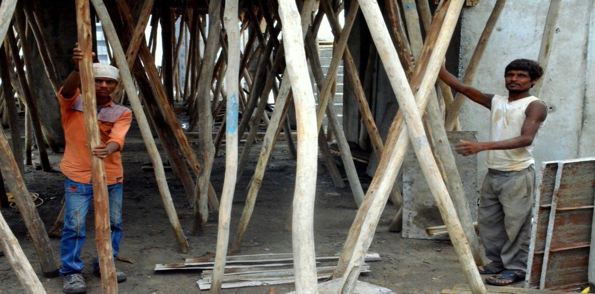 AajeevikaBureau's tweet photo. Under the new regime, Building and Other #ConstructionWorkers Act (#BOCW) 1996 faces the dagger. OSH code shows poor understanding of construction work and has limited provisions on #safety & accidents in the industry.
@LabourMinistry @IndiaWpc
#decodinglabourcodes https://t.co/dkyzpLgAKc