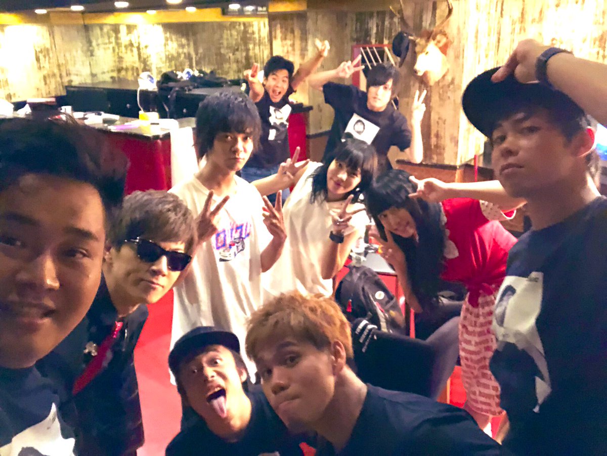ndahoFischers's tweet photo. ufesミュージック東京来てくれた方配信見てくれた方ありがとうございました😊！！！
全員で音を楽しんで最高な時間でした💪 ツアーもまだまだ続くんでまた来てね！全国のナカマに会いに行くぜ！！
待っててね〜！！！！
#ufes https://t.co/ajbvlrQwNR