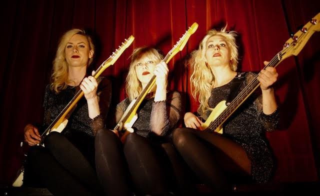 NorthropUMN's tweet photo. Who doesn't love a girl group? Punk-surf-roxotica band @BWsEmpire end the Music on the Plaza Series today with a wily, surfy guitar storm and gritty bass grooves. Don't miss out on the last plaza concert of the summer! #GopherSummer https://t.co/QuN3roejvT